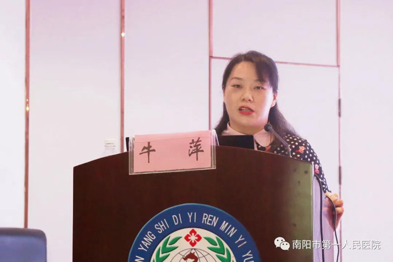 甲乳外科護士長牛萍.jpg