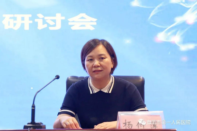 楊付蓮主持大會開幕式.jpg